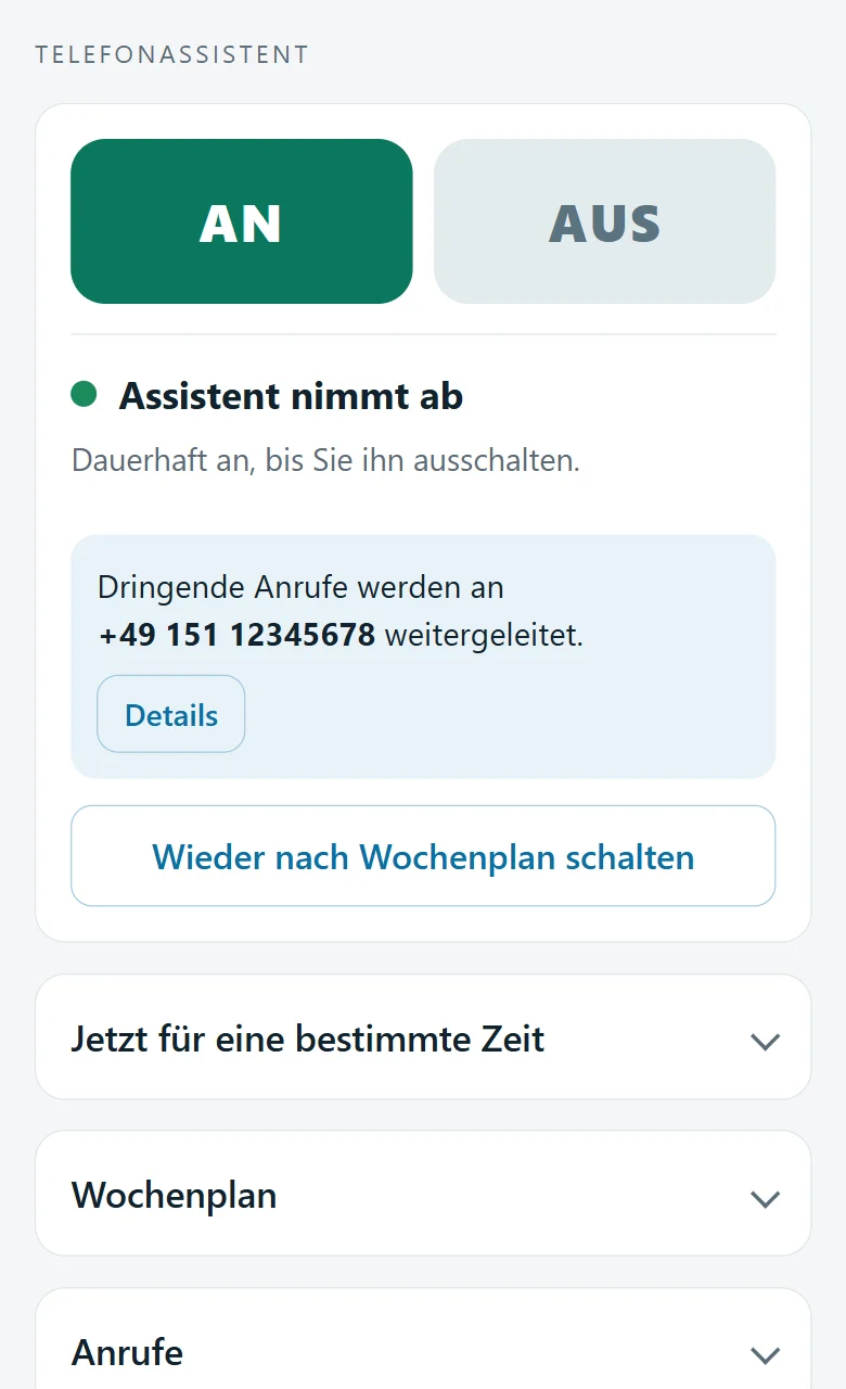 Die App Zeitschalter auf dem Handy: oben die Knöpfe AN und AUS, darunter der Hinweis „Assistent nimmt ab“.